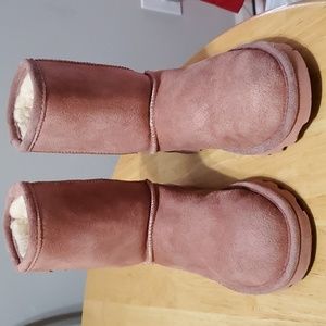 Short 'Elle' BearPaw Dusty Rose Size 6 youth equals 7.5-8 womens